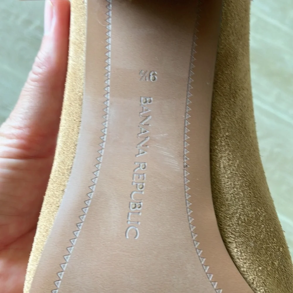 Gorgeous Banana Republic Caramel Suede Boots - Picture 2 of 4